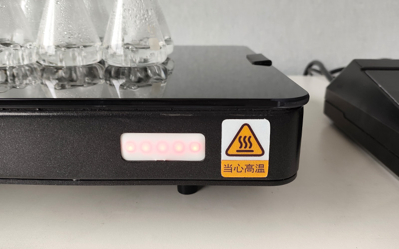 陶瓷電熱板為何能耐強(qiáng)酸強(qiáng)堿？從材質(zhì)特性到結(jié)構(gòu)設(shè)計(jì)的解析